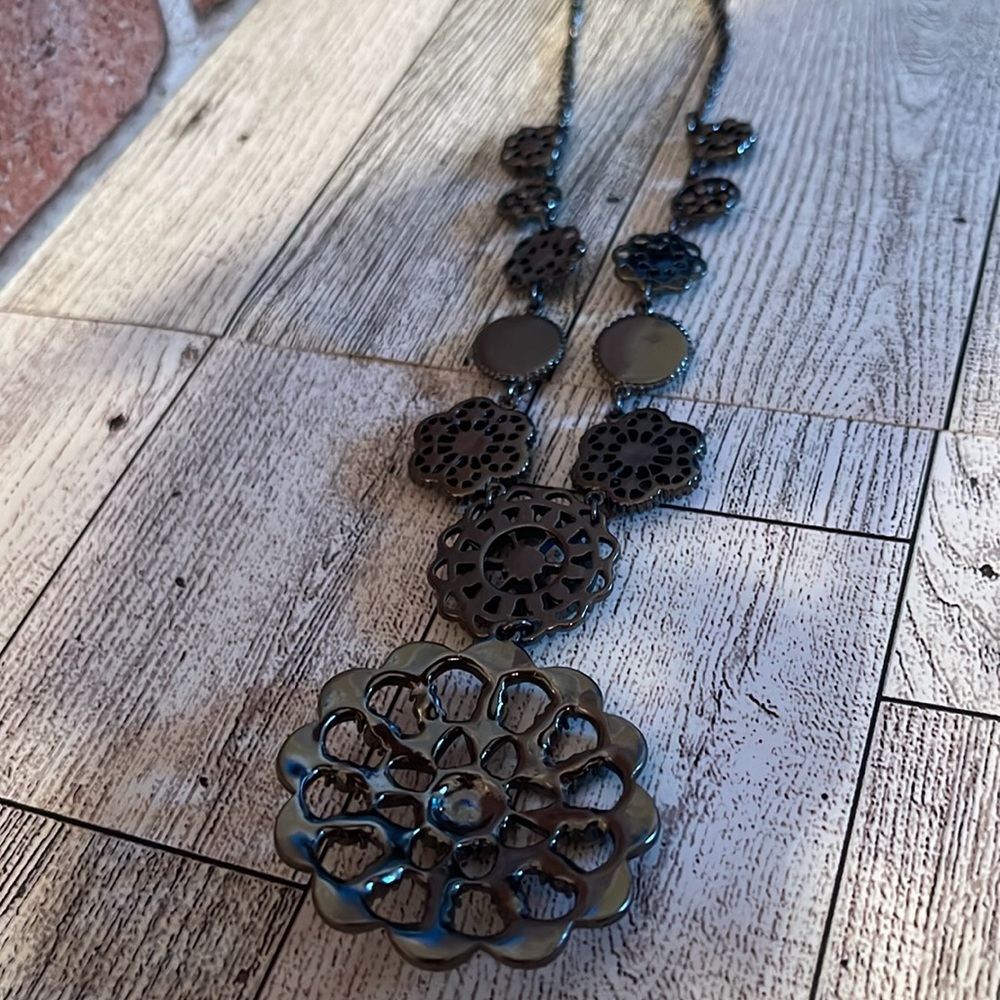 ST Thomas gun metal Rhinestone Necklace. - Picture 8 of 13